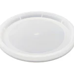 Clear 8oz Deli Container with Clear Lid. Perfect for portioning and displaying food, this container is durable and ideal for take-out, offering both visibility and secure closure.