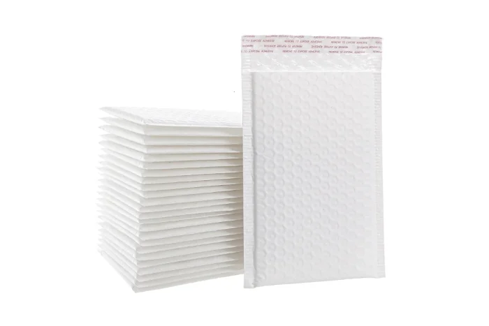 Poly bubble mailer pack in white