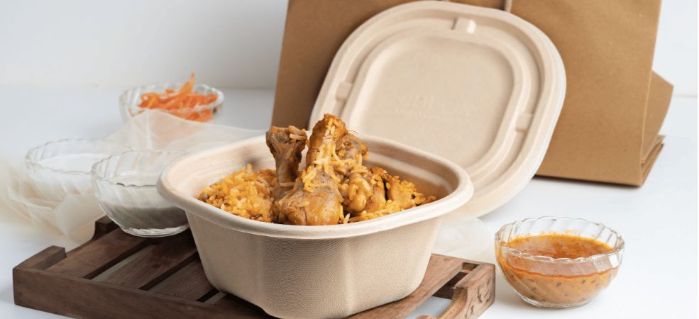 Choosing the most appropriate material for carryout food containers can be considered an art form: There are a few things you must consider to make the smartest and most budget-friendly decision. 