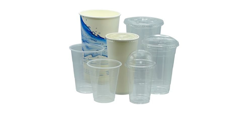 These plastic takeout containers are typically made from lightweight, durable, and compostable materials such as PLA. 