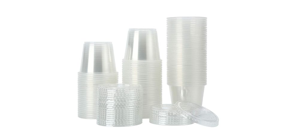 These small, plastic food takeout containers are usually transparent, making them perfect to showcase your food items.