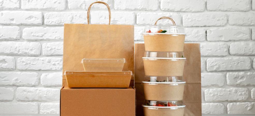 Many restaurants lean towards compostable fiber or clear PET plastic, depending on their brand's sustainability goals and budget. But they can also be made of clear plastic for great visibility.