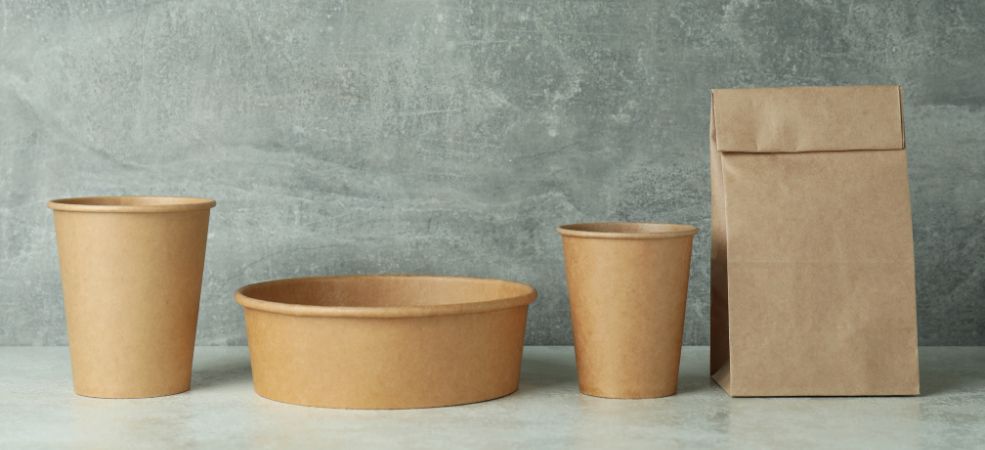 At QNP Supplies, we have you covered. We specialize in producing dependable, high-performance take-out containers, designed for busy restaurants, cafes, food trucks, and caterers across Canada. 