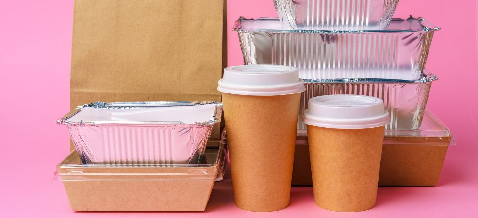 Custom food packaging shows the unique identity of your brand. Also, choose high-quality and sturdy packaging so your meals leave the kitchen and arrive to the customer in mint condition.