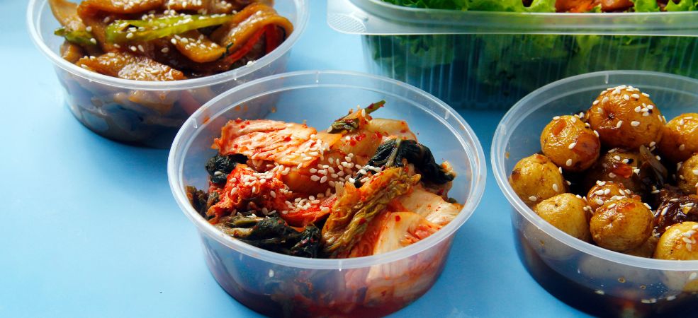 Smart decisions about plastic carry out containers can elevate your presentation, improve customer satisfaction, and keep operations running smoothly.