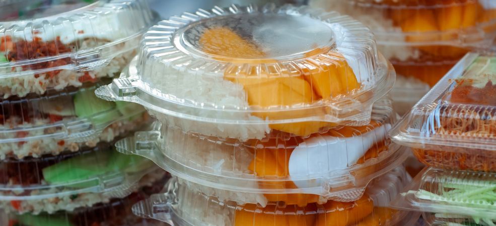 If you run a cafe, ghost kitchen, or even a juice bar, buying deli containers for sale in bulk is a smart move.