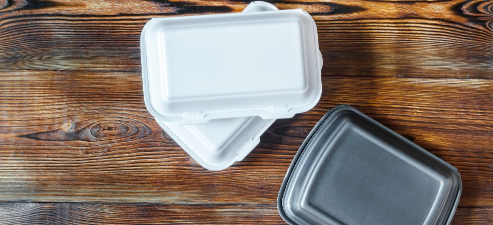 Whether you're delivering soup, boxing up burgers, or packaging a plant-based meal, picking the right container can make a huge difference.