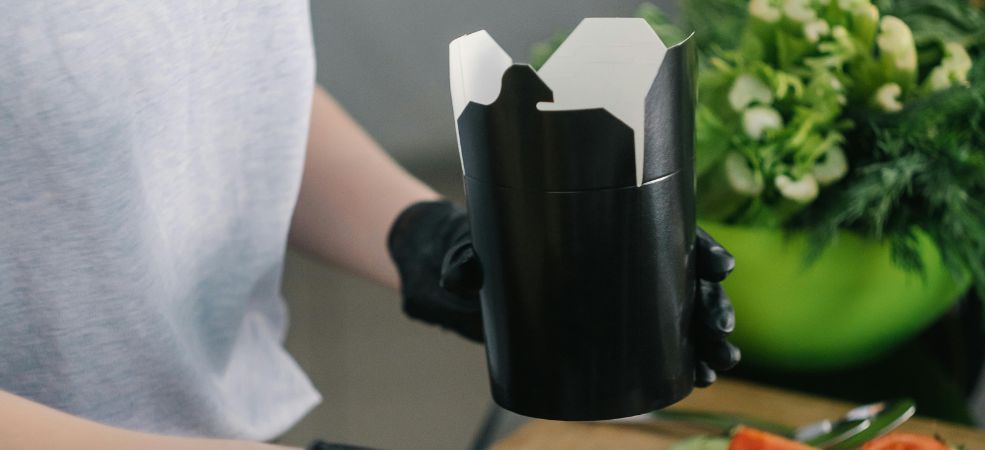 Compostable hinged containers give your business an eco-conscious solution without sacrificing functionality. These containers include a built-in lid for convenience and work for a wide variety of food items.