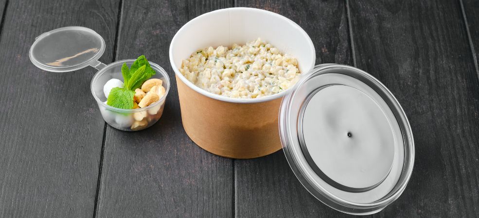 Deli cups typically refer to round, stackable cups made of clear plastic. They’re suitable for packaging wet or semi-liquid items like soups, sauces, salsas, dressings, and dips. On the other hand, deli containers often refer to the whole unit, which includes the cup and the lid. 