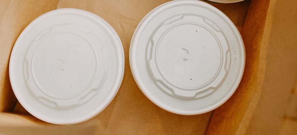 A solid, leak-proof lid is not just an accessory; it’s a must-have for food safety, freshness, and overall customer satisfaction.