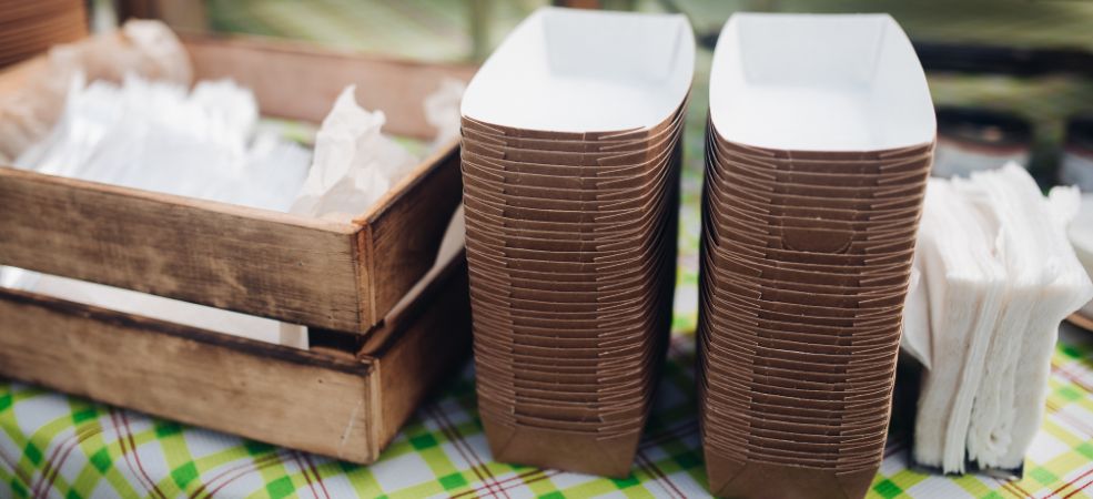 You can avoid that by investing in containers with vented lids for packaging meals to deliver to your customers. These lids allow steam to escape, keeping fried food crunchy during delivery.