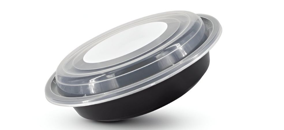 Durable plastic bowls for soup can withstand heat. However, they also look professional, and you can easily stack them up for delivery.